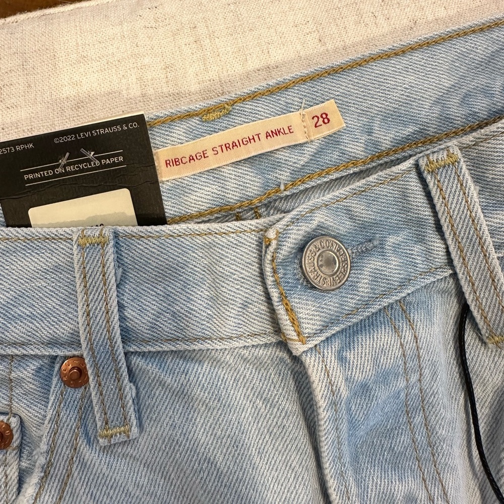 SOLD!!! Levi's Ribcage Straight Ankle Jeans - NWT - Picture 8 of 9